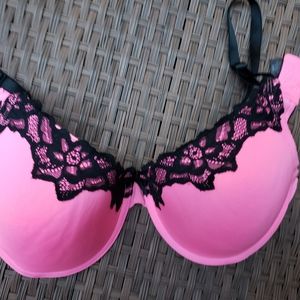 Pink and Black Sexy Bra - 40D - Smart & Sexy brand.